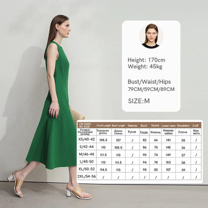 Tailliertes Damen Kleid Mit Schlitz Aus Elastischem Strick