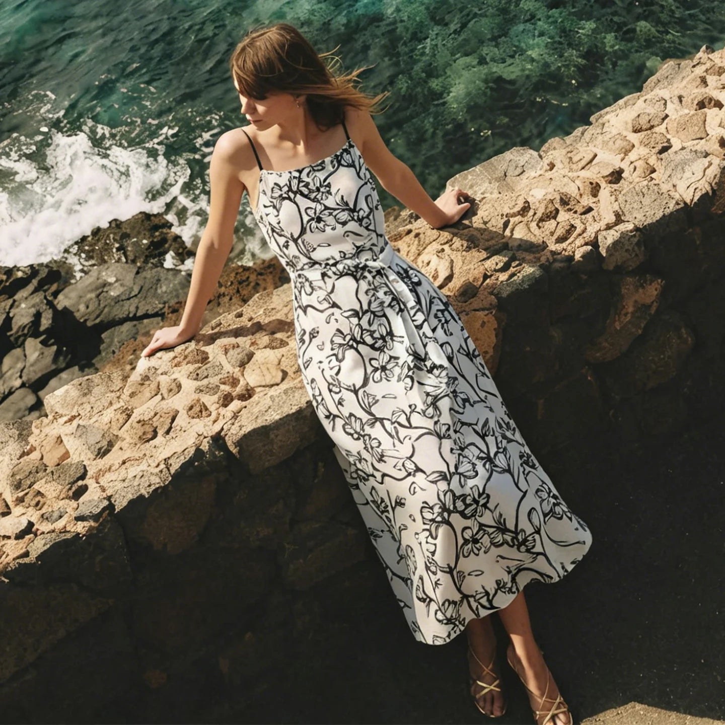 Elegantes Langes Sommerkleid Mit Gürtel Und Blumendruck Für Frau