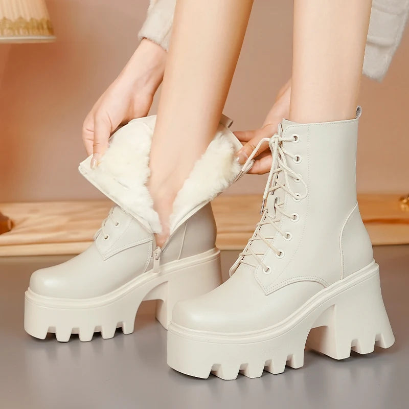 Hellbeige Damenstiefeletten mit Schnürung, flauschiger Wollefutter-Kante, Plateauabsatz