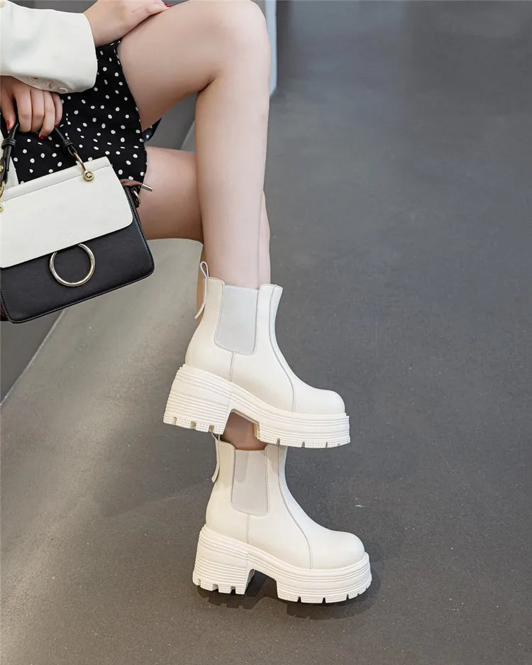 Chelsea-Stiefeletten mit Plateausohle und Blockabsatz, hellbeige, breiter Absatz