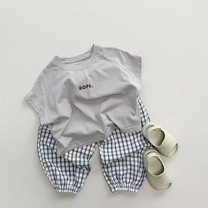 Kinder Hosen im dünnen Stil mit kariertem Design für den Sommer