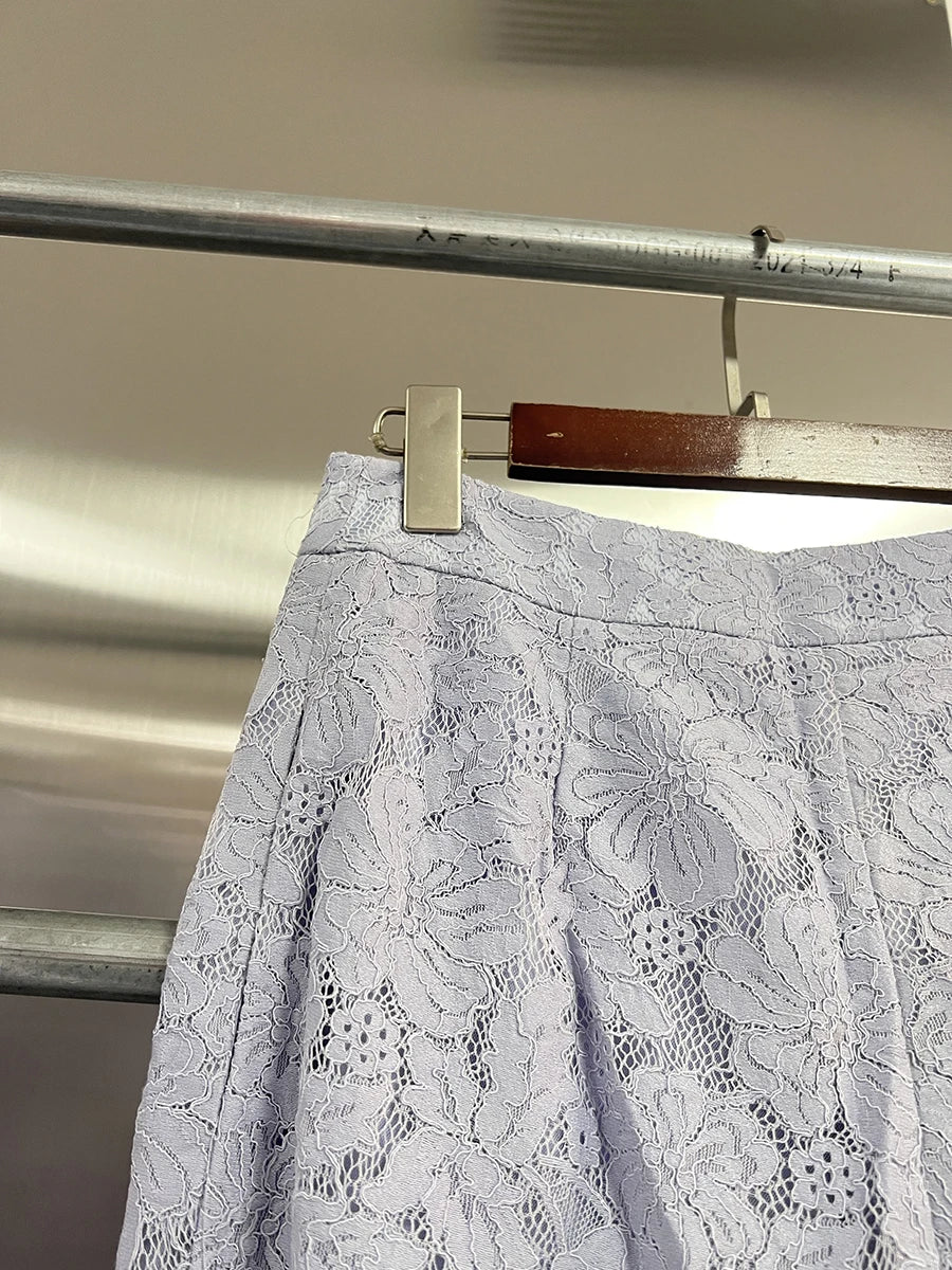 Schulterfreies ärmelloses Damenkleid mit 3D-Blumen und Patchwork-Design – figurbetont und modisch mit Reißverschluss.