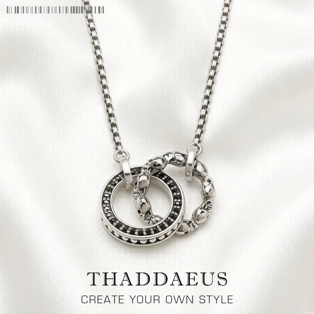 Halskette mit rundem Totenkopf-Anhänger und schwarzem Stein, Gliederkette aus Sterlingsilber