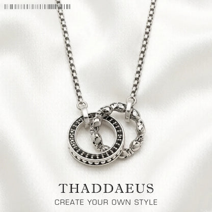 Halskette mit rundem Totenkopf-Anhänger und schwarzem Stein, Gliederkette aus Sterlingsilber