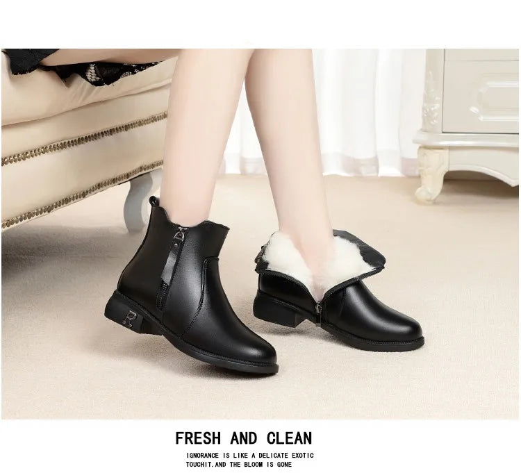 AIYUQI Damen-Ankle-Boots schwarz, Wolleinsatz vorne am Schaft, Blockabsatz und Profil