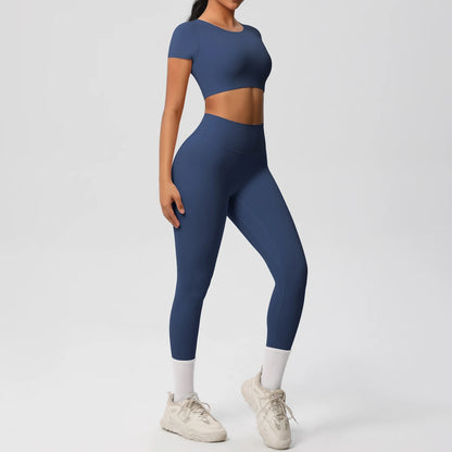 Yoga-Set mit kurzem Sporttop und Leggings in Dunkelblau, figurbetonte Passform.