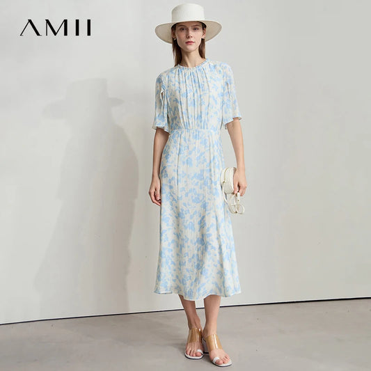Hellblaues Midi-Damenkleid mit kurzem Arm und Sommerprint, geraffter Rundhalsausschnitt