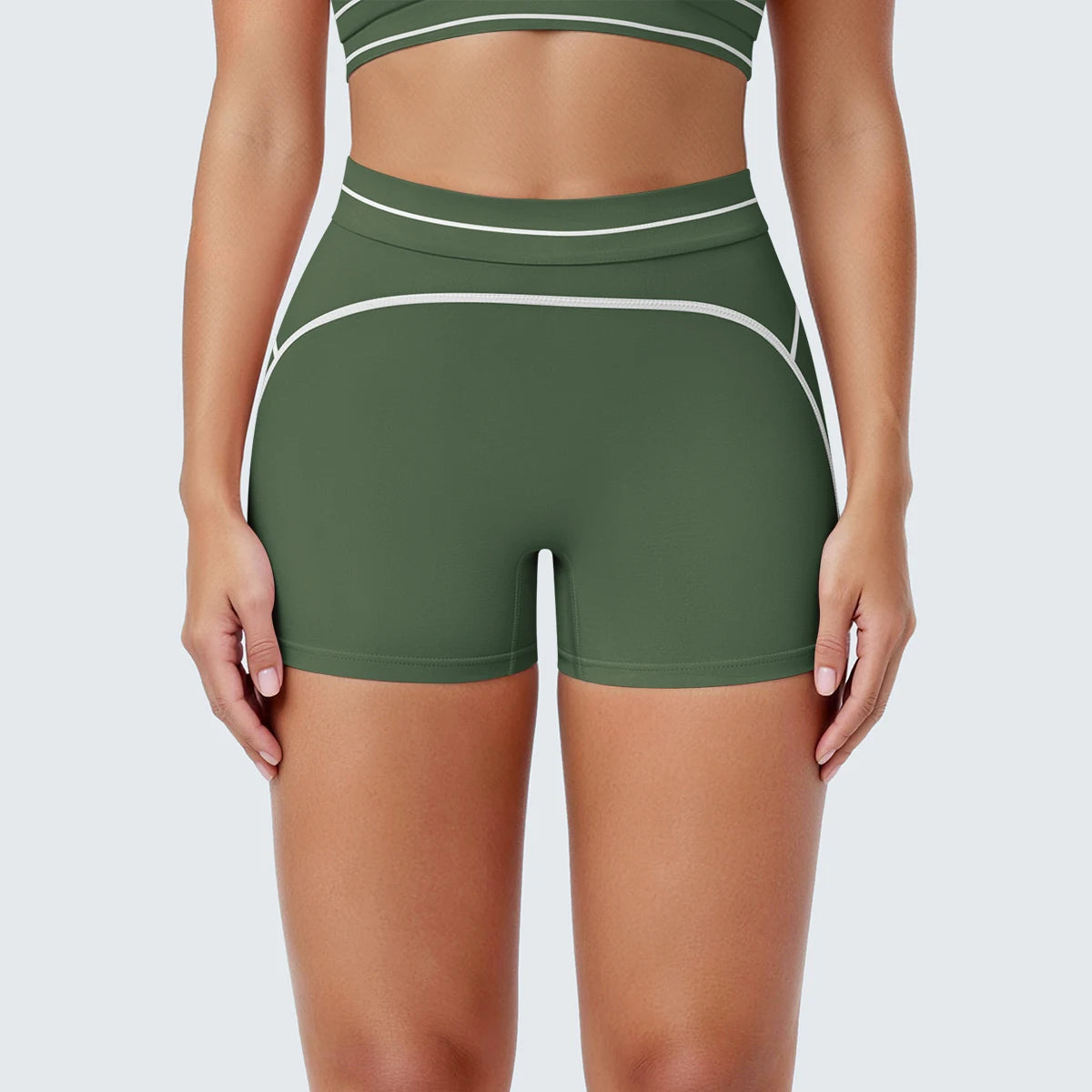 Damen Yoga-Shorts in Moosgrün mit weißen Kontraststreifen, Rückenansicht zentriert