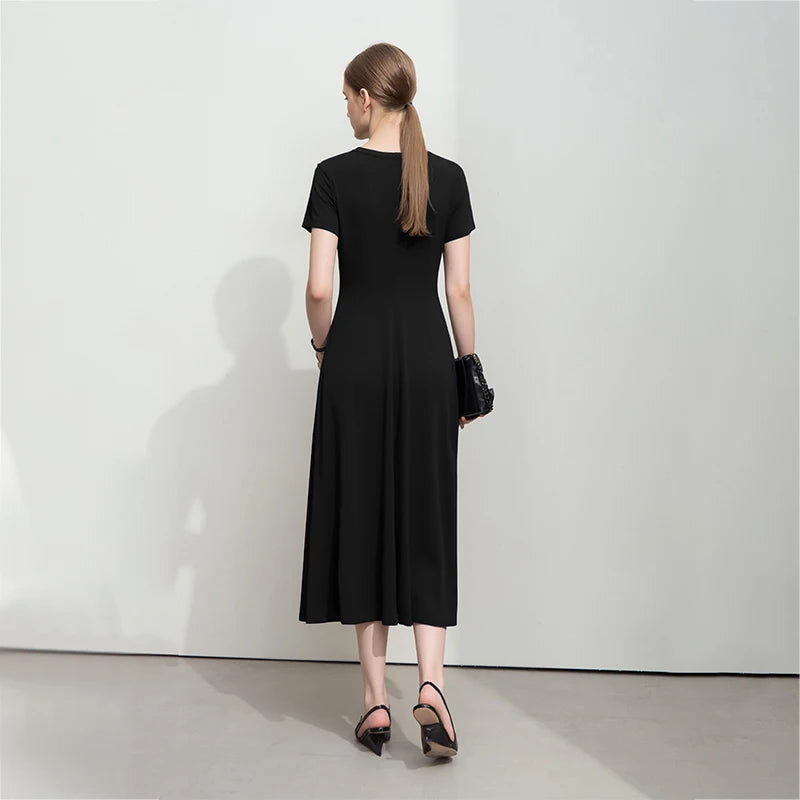Damen-Sommerkleid, schwarzer Midi, Rückansicht mit kurzen Ärmeln und O-Ausschnitt
