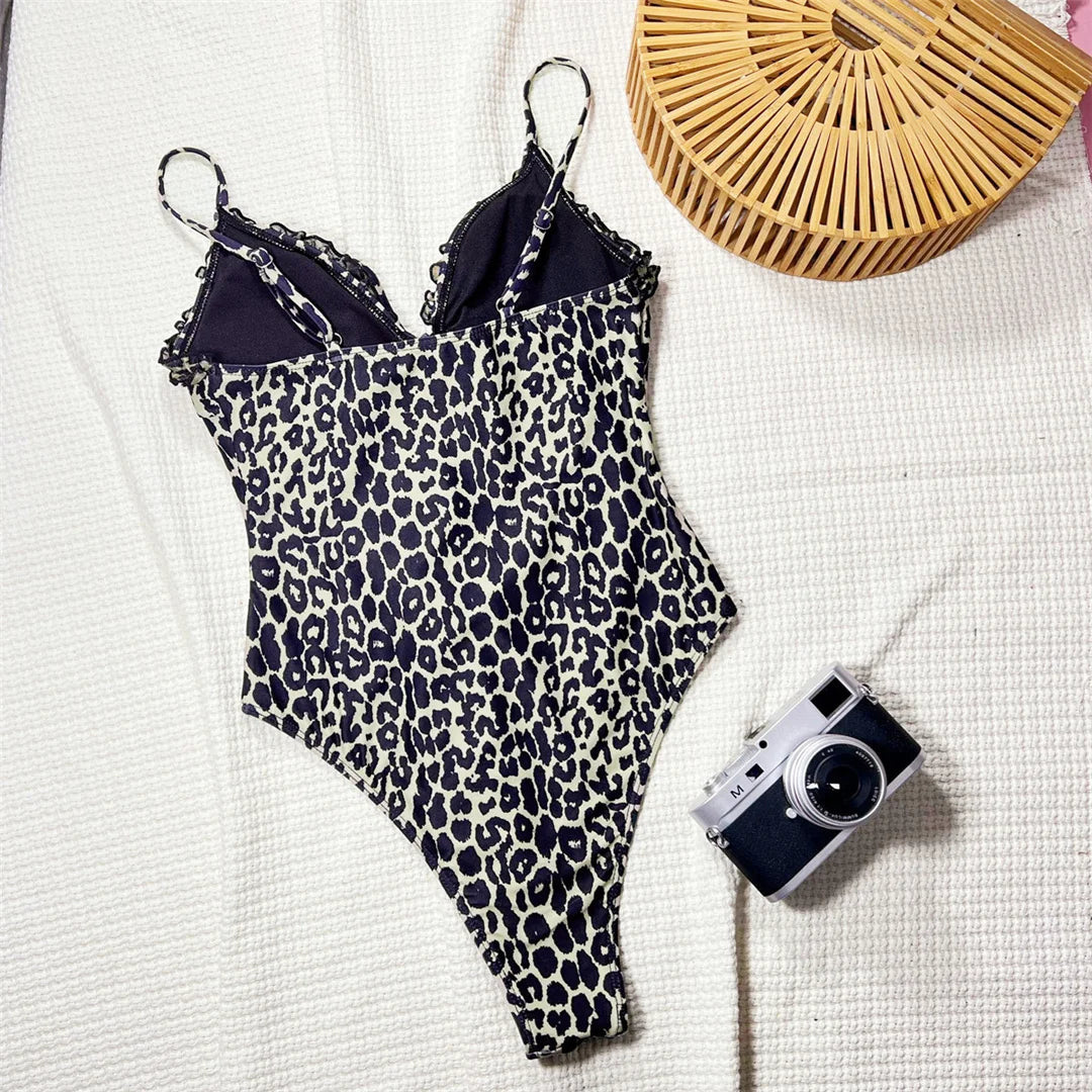 Damen Badeanzug Cut-Out Rüschen Leopard Monokini hoher Beinausschnitt gepolstert