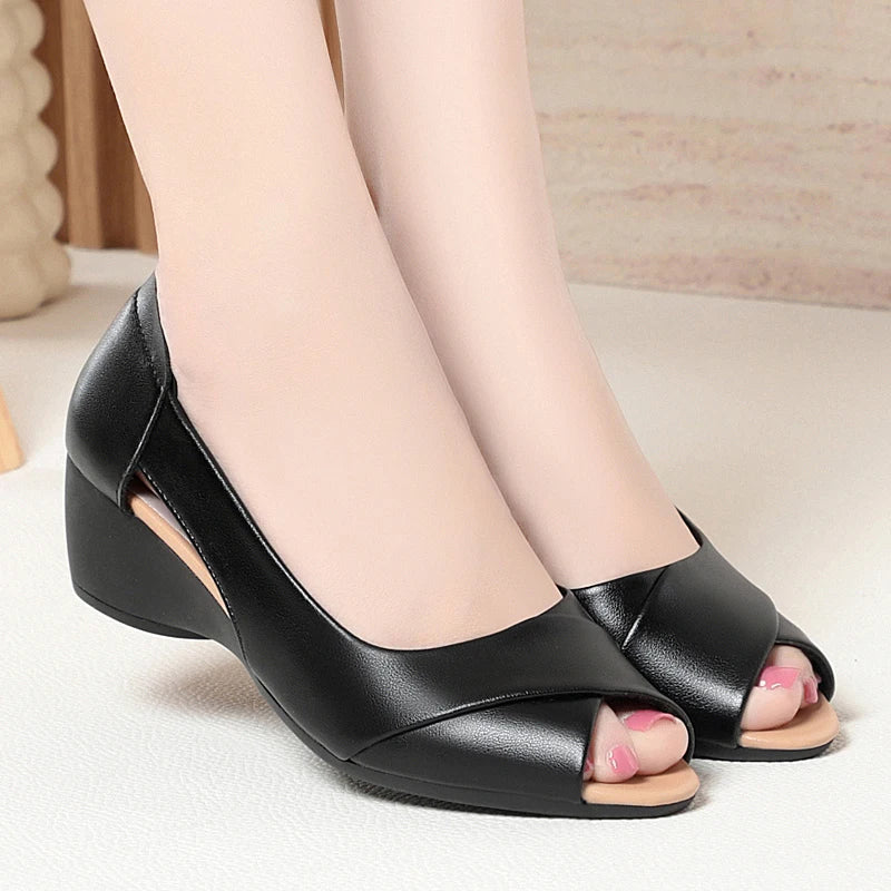 AIYUQI 2025, neue Damensandalen, Keilabsatz, flache, rutschfeste Damenschuhe, große Fischmaul-Ledersandalen für Damen