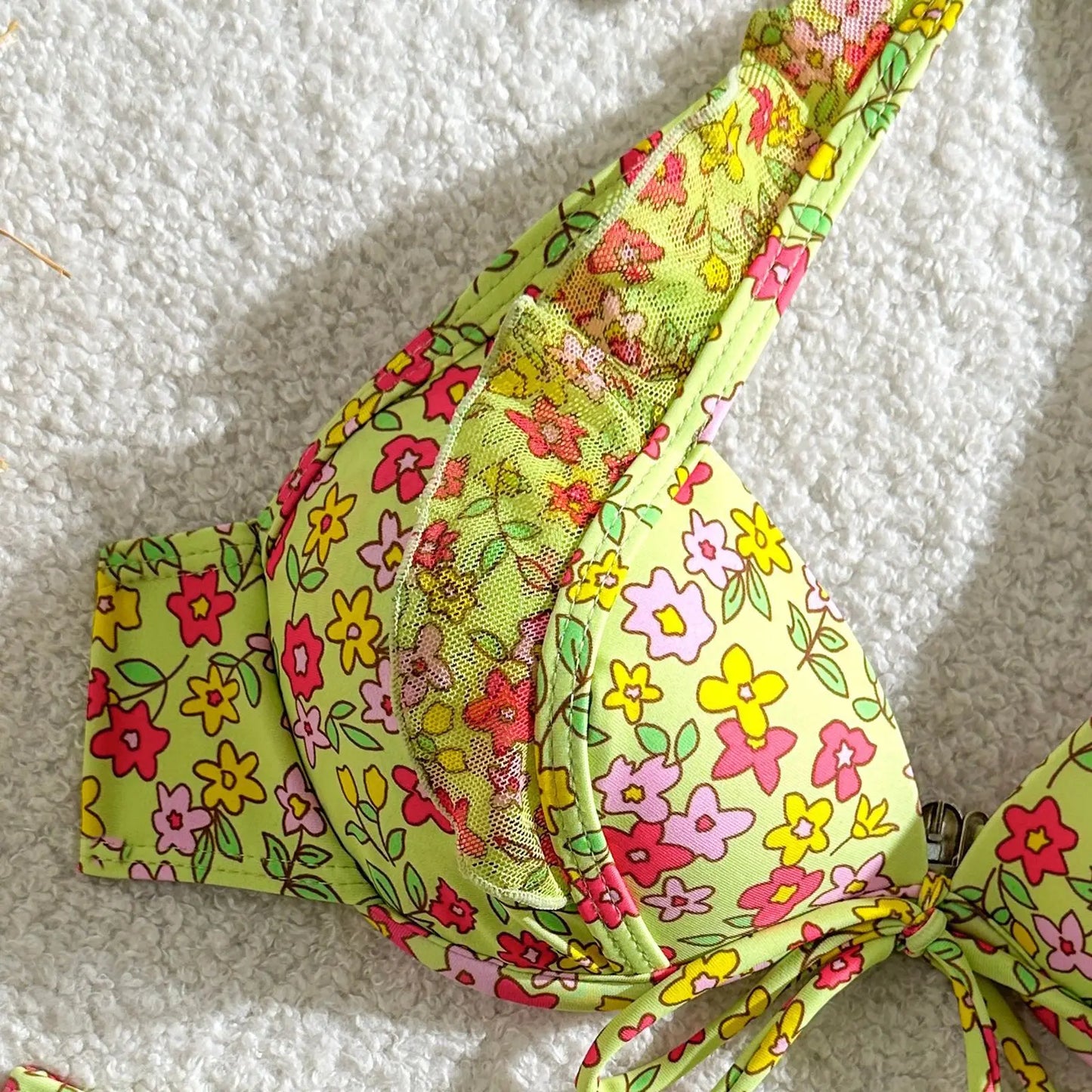 Bauchfreies Bikini-Set mit Push-up-Effekt und hohem Bund – ideal für Strand und Pool