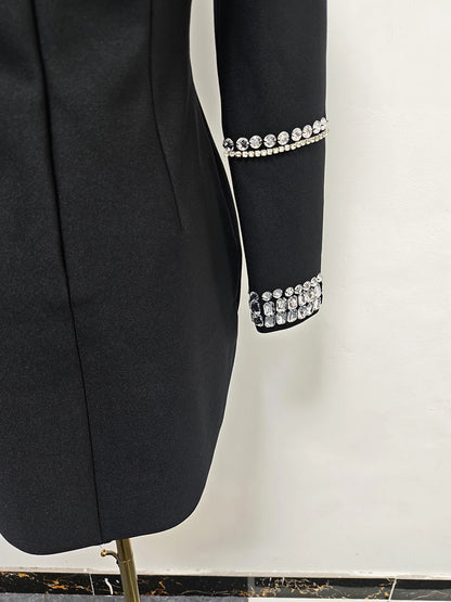 Elegantes Damenkleid mit Rundhalsausschnitt, halblangen Ärmeln und Spitzen-Patchwork-Design – figurbetont und stilvoll.