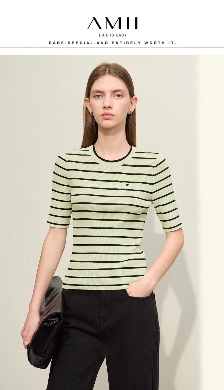 Damen gestreiftes Hemd mit Rundhals und schöner Stickerei für den Sommer