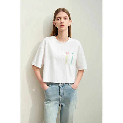 Leichtes T-Shirt mit Stickerei