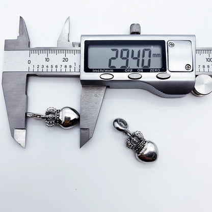 Silberner Kronen-Herz-Charm-Anhänger aus 925er Sterlingsilber, seitlich