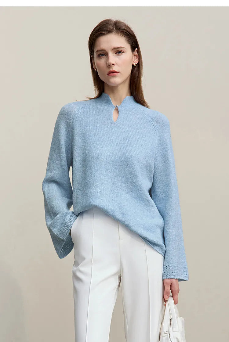 Wollstrickpullover himmelblau mit Stehkragen-Ausschnitt, weite Ärmel, locker