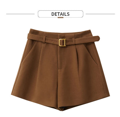 Damen Shorts im minimalistischen Stil mit Gürtel und solider Vintage-Optik