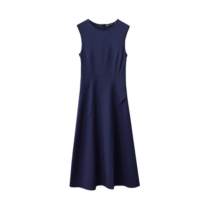 Tailliertes Damen Kleid Mit Schlitz Aus Elastischem Strick