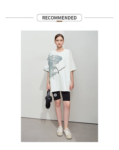 Damen T-Shirt mit lockerem O-Ausschnitt und Blumenmuster sowie Stickerei