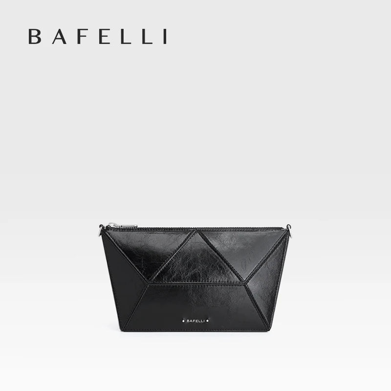 Echtleder-Clutch in Schwarz mit Front-Dreieckmuster, Rahmennaht und Reißverschluss