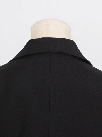 Ärmelloses Damen-Spitzenkleid mit Rundhalsausschnitt und Patchwork-Design – figurbetont und mit Hohldetails.