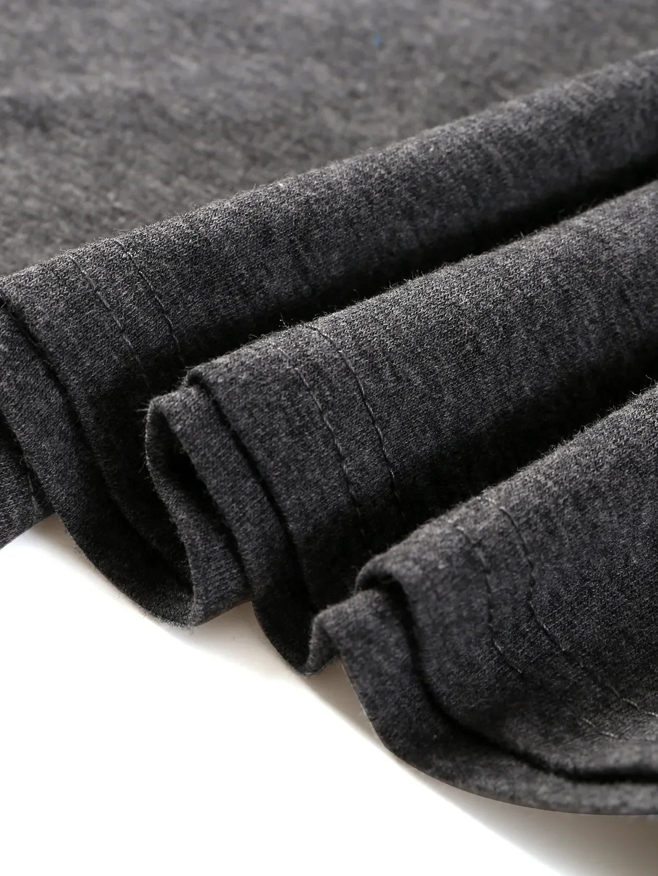 Atmungsaktives Herren-Sportshirt mit V-Ausschnitt und kurzen Ärmeln – ideal für Fitness und Freizeit