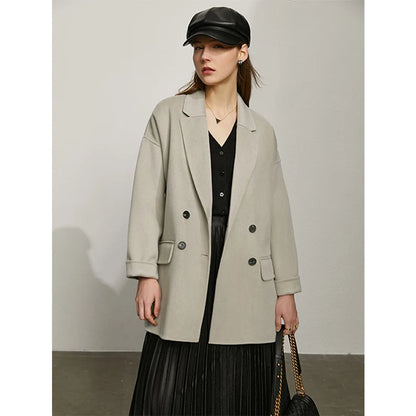Damen Wollmantel im Minimalismus-Stil für den eleganten Wintereinsatz