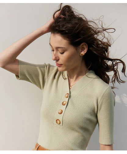 Damen T-Shirt im minimalistischen Stil mit V-Ausschnitt und halben Ärmeln