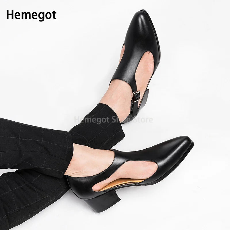 Herren-Sandalen mit spitzer Silhouette, Riemen-Schnalle am Spann, breiter Blockabsatz