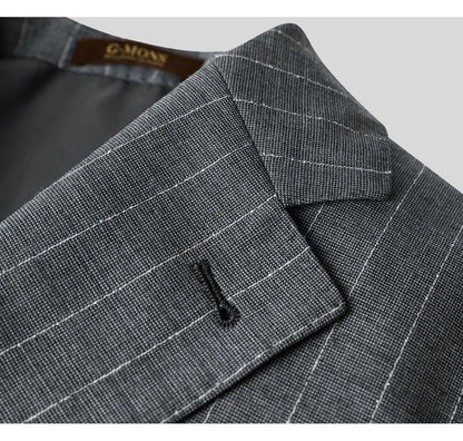 Eleganter Herrenanzug aus 67% Wolle: Grauer Nadelstreifen, Einreiher, Business & Hochzeit, Slim Fit