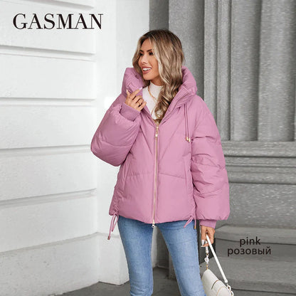 Kurze Damen-Frühlingsjacke mit Stehkragen und Kapuze – modischer, lässiger Parka für warme Tage.