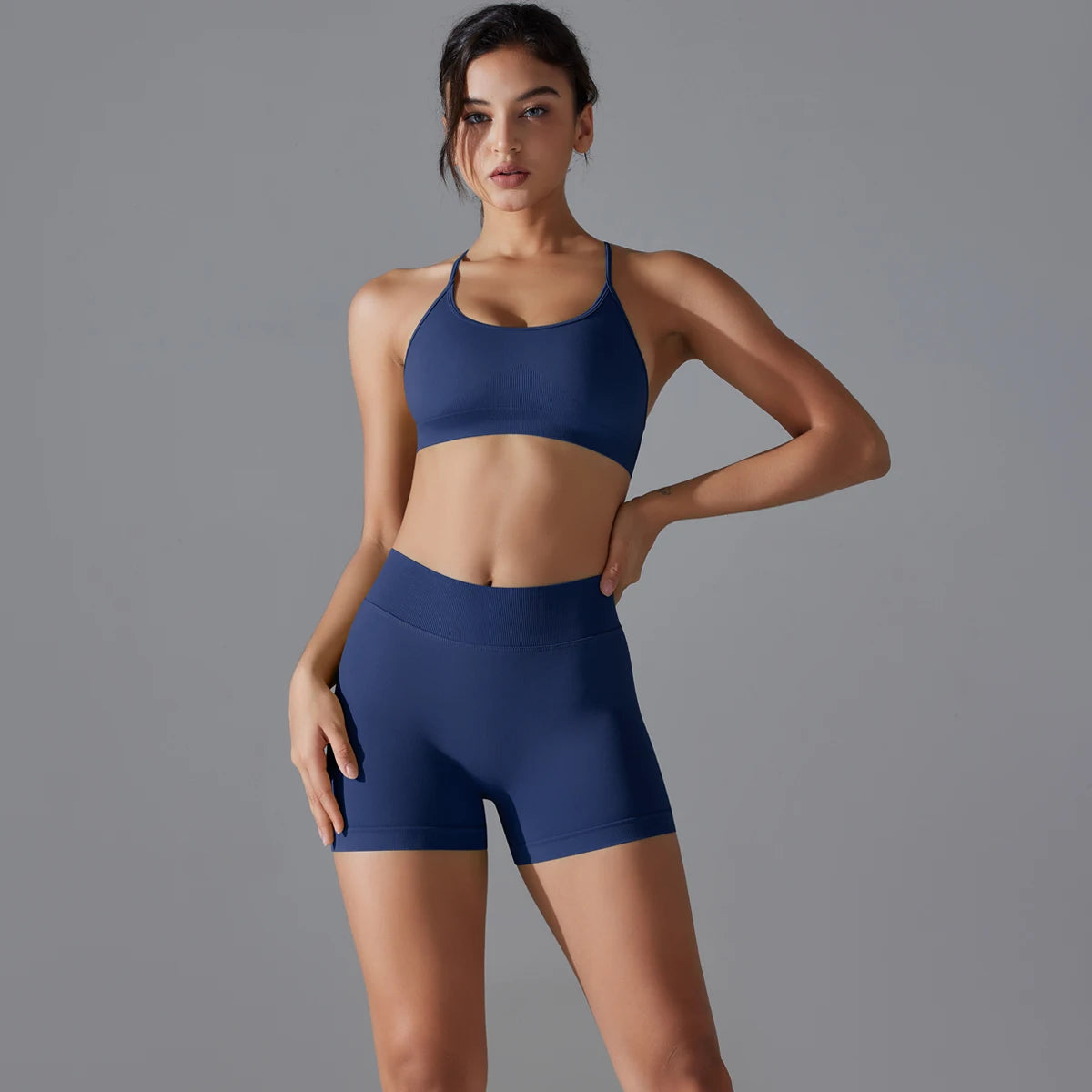Hamidou nahtloses Yoga-Set in Navy: Sport-BH und Shorts, Frontansicht
