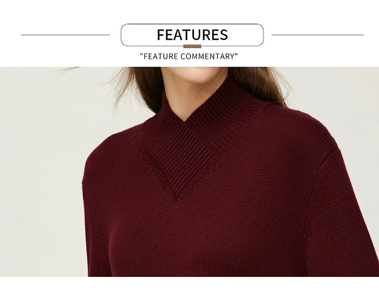 Nahaufnahme: Damen-Winterpullover mit Stehkragen in weinrotem Strick