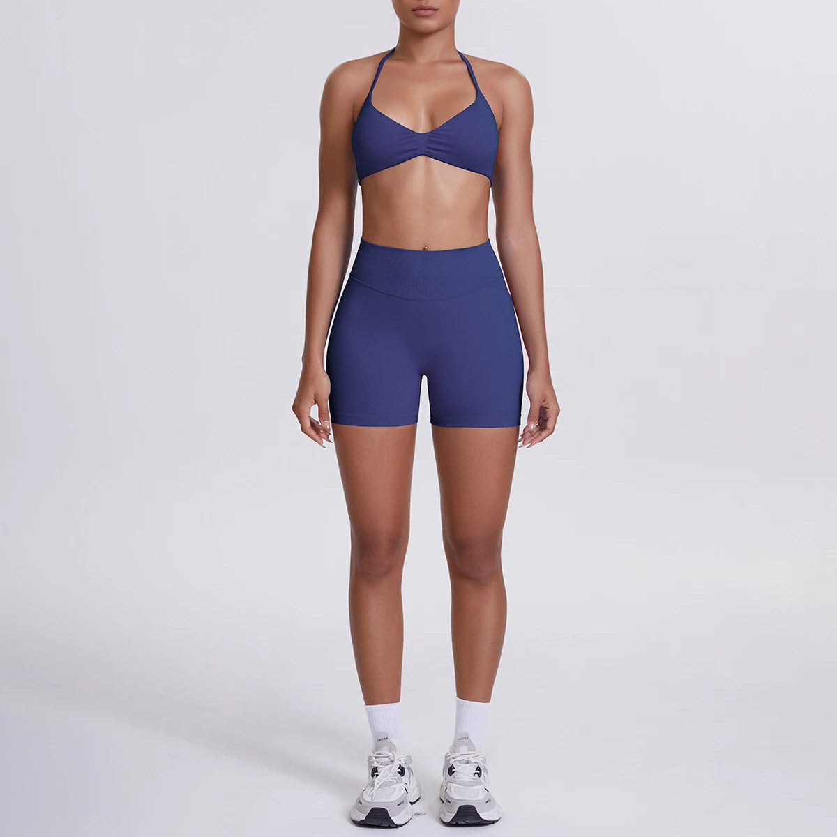 Nahtloses Yogaset für Damen: blaues Top mit High-Waist-Shorts