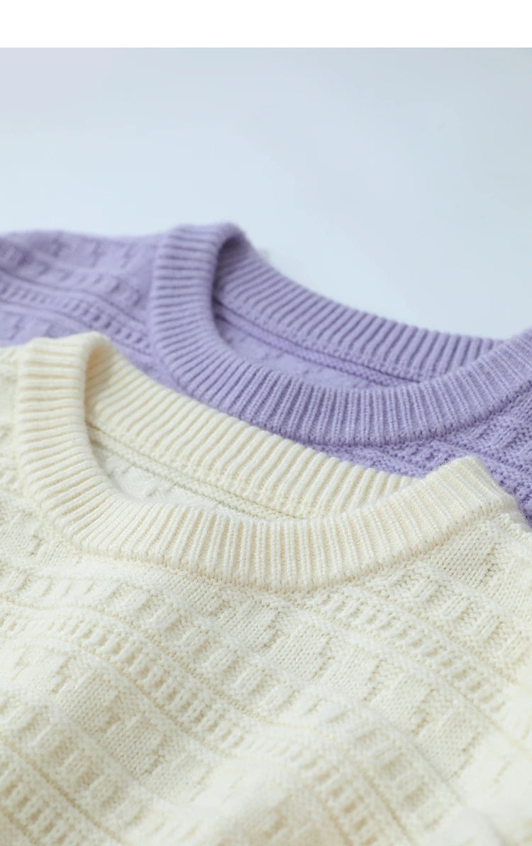 Gestrickte Pullover mit O-Ausschnitt, beiger und helllila Rippenkragen