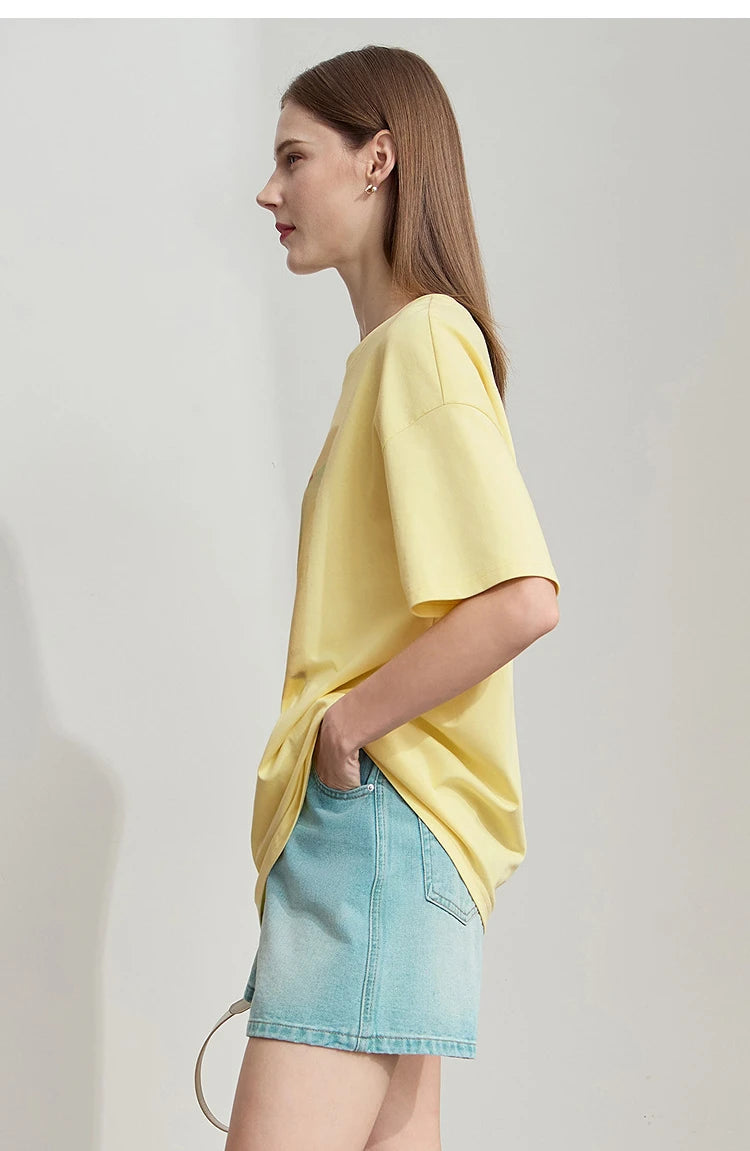 Damen T-Shirt im minimalistischen Stil mit Druck und Rundhals-Ausschnitt