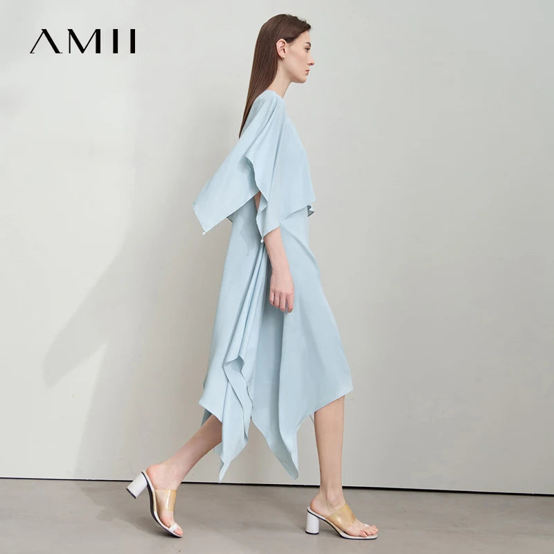 Hellblaues Damen-Chiffonkleid mit asymmetrischem Überwurf und fließenden Ärmeln