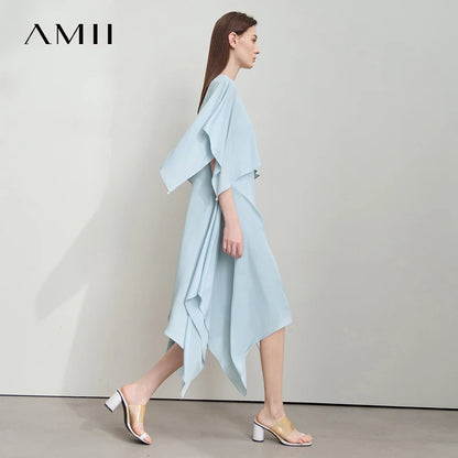 Hellblaues Damen-Chiffonkleid mit asymmetrischem Überwurf und fließenden Ärmeln