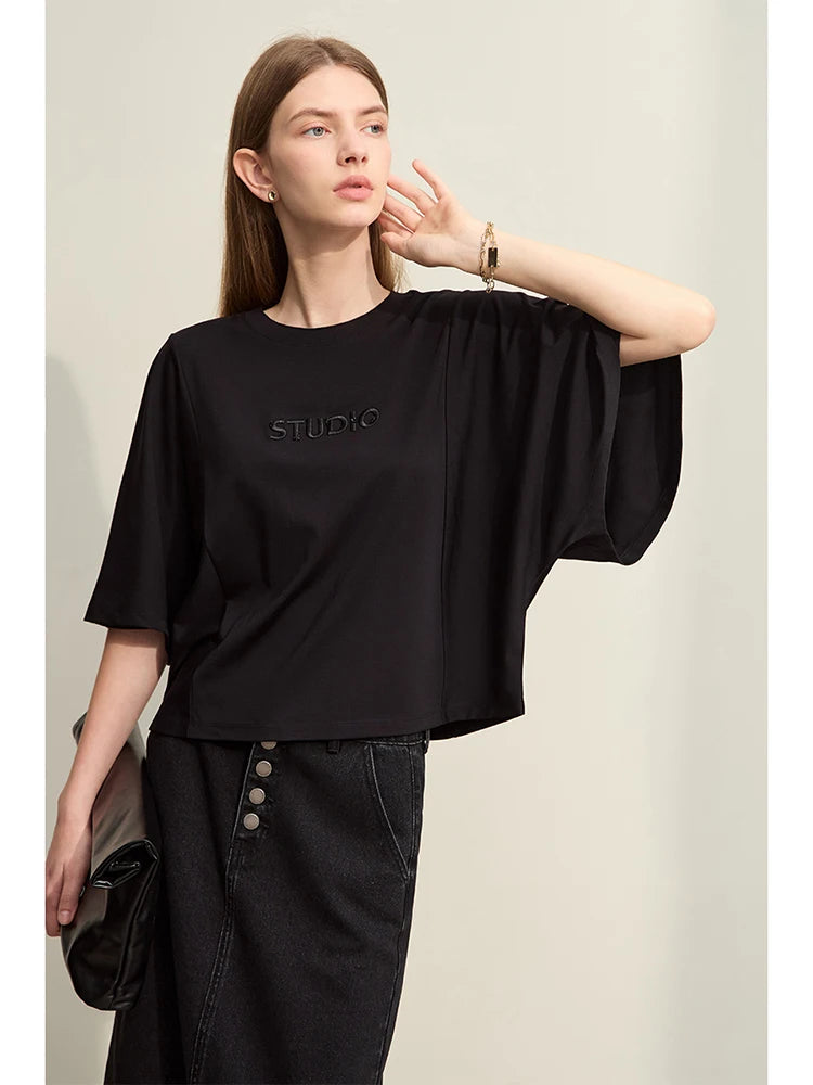 Damen T-Shirt mit elastischen Flare-Ärmeln und Perlen-Stickerei im minimalistischen Stil