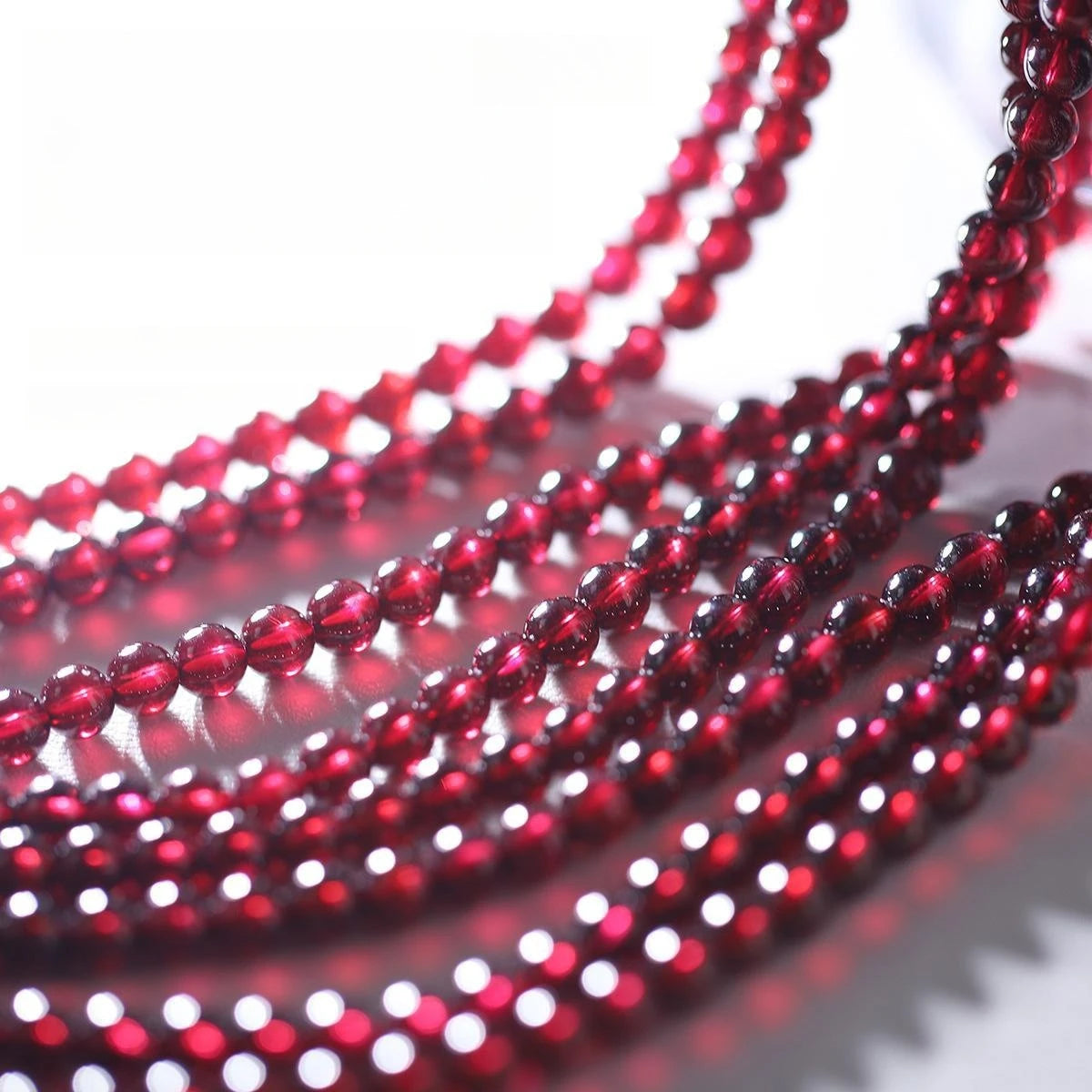 Damen-Armband mit Granat-Naturstein und Edelstahl