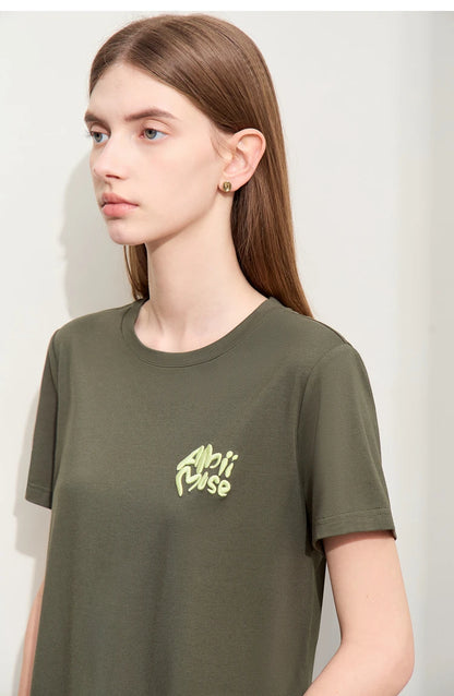 Damen T-Shirt im Minimalismus-Stil mit O-Ausschnitt und Stickerei