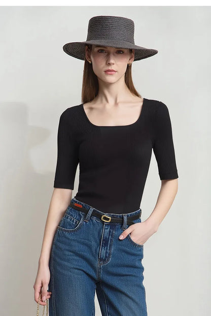 Schwarzer Damen-Strickpullover mit geripptem Halbarm und eckigem Ausschnitt, Vorderansicht