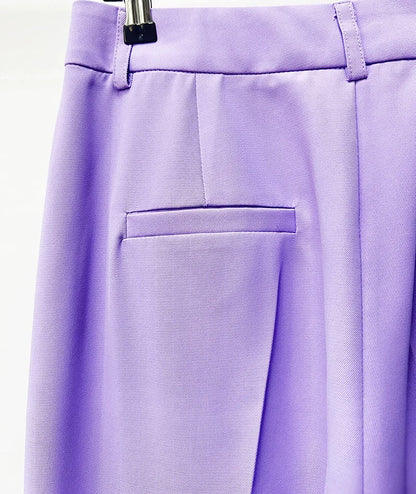 Elegantes Damenkleid mit Rundhalsausschnitt, langen Ärmeln und Spitzenbesatz – lockerer Schnitt mit Patchwork-Details und Falten-Design.
