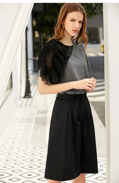 Damen T-Shirt aus mercerisierter Baumwolle im minimalistischen Patchwork-Stil mit Spitze