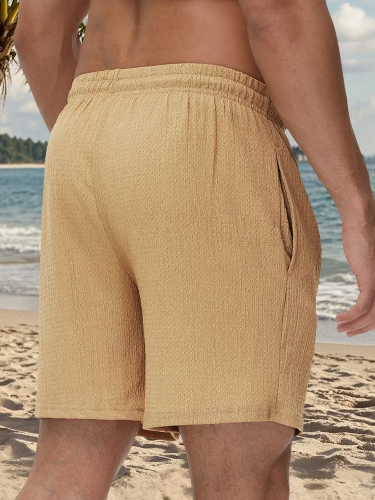 Leichte Herren-Sportshorts aus Eisseide – lockere, knielange Sommerhose in Schwarz
