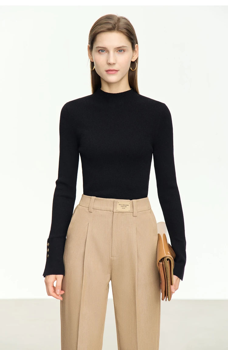 Schwarzer Slim-Fit-Strickpullover mit Stehkragen und Schlitzbündchen