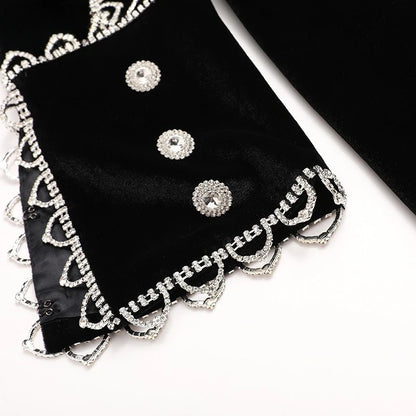Elegantes Damen-Kleid mit Reverskragen, langen Ärmeln und Patchwork-Design – figurbetont und stilvoll.