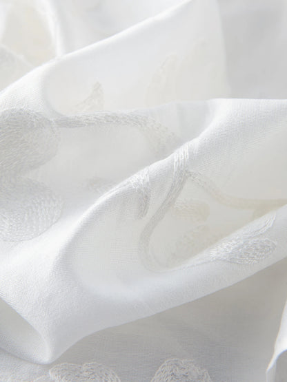 Luftiges Damen-Sonnenschutzshirt in Übergröße mit erfrischendem Design und Farbvielfalt für den Sommer.