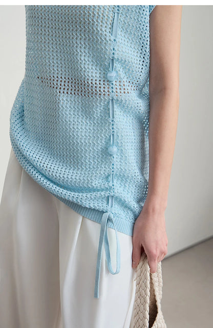 Hellblauer Strickpullover mit Kordelzug und Bindebändern am Saum, Kurzarm